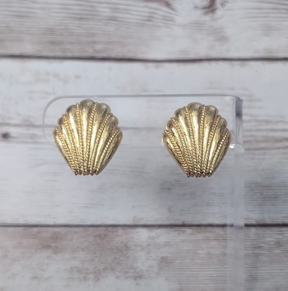 Vintage Stud Earrings For Pierced Ears 7/8" Gold Tone Flourish